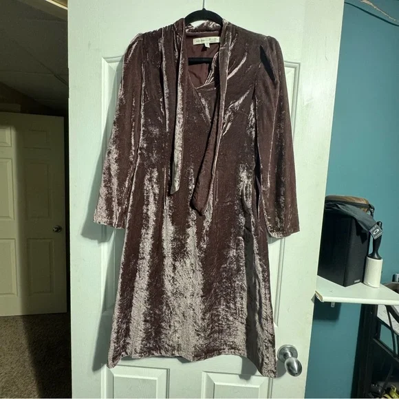 Banana Republic x Olivia Palermo Velvet Dress |Size 4P Romantic Vintage-Inspired - Picture 4 of 13